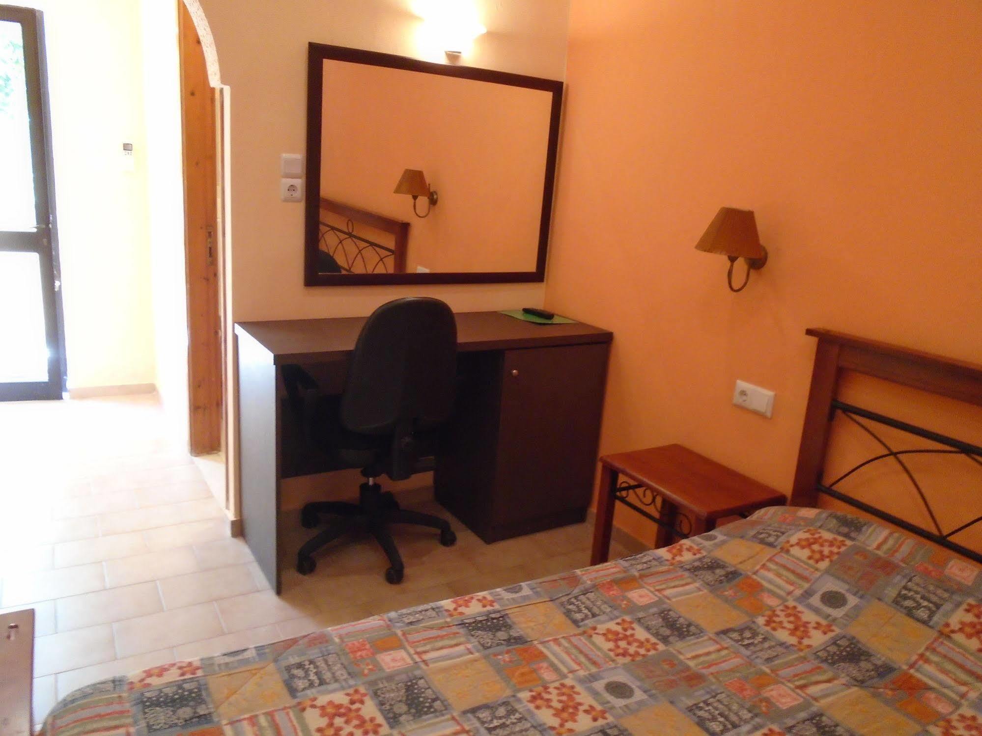 Adonis Beach Hotel Kandiye Dış mekan fotoğraf